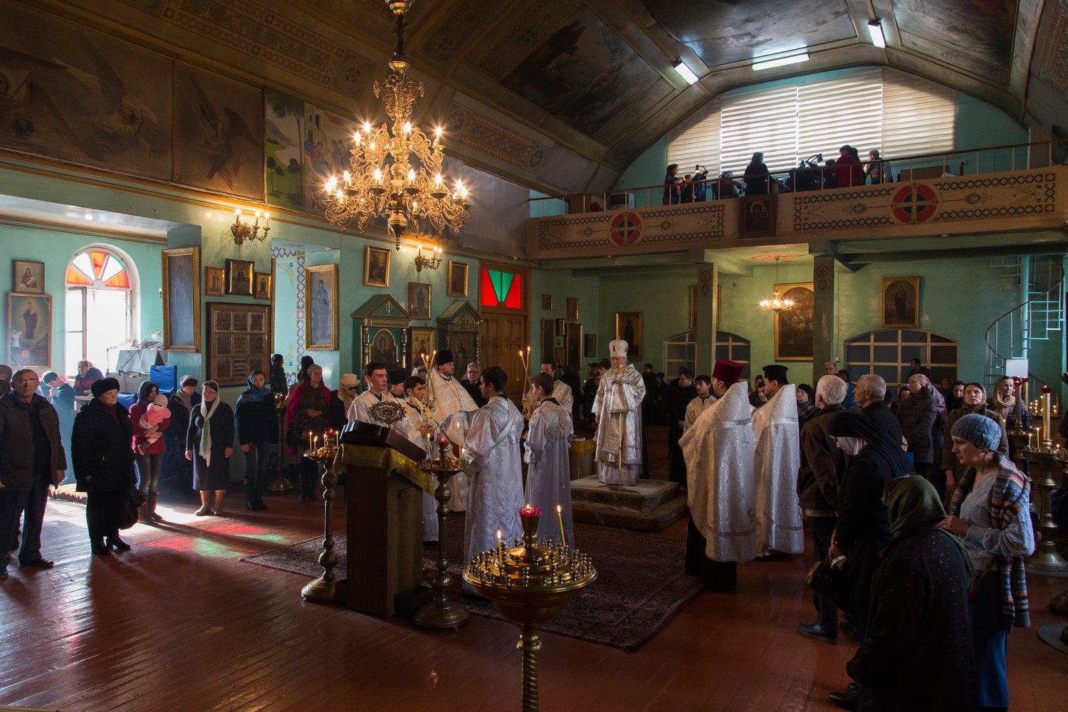 Высокопреосвященный архиепископ Александр совершил молебен на начало Нового года.
