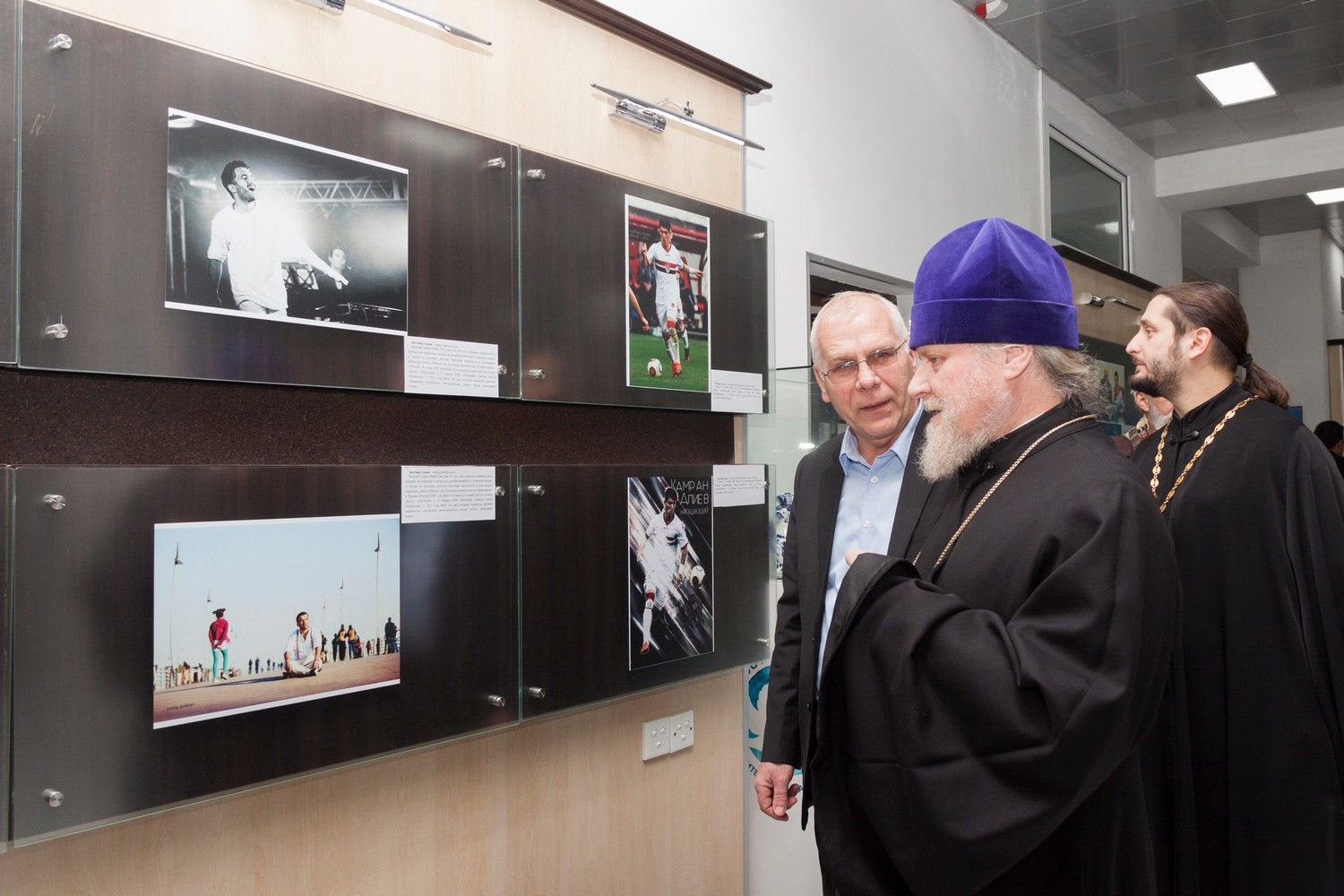 Высокопреосвященный архиепископ Александр принял участие в открытии фотовыставки «Москва – Баку. Взгляд сквозь километры», посвященной жизни азербайджанцев в России.