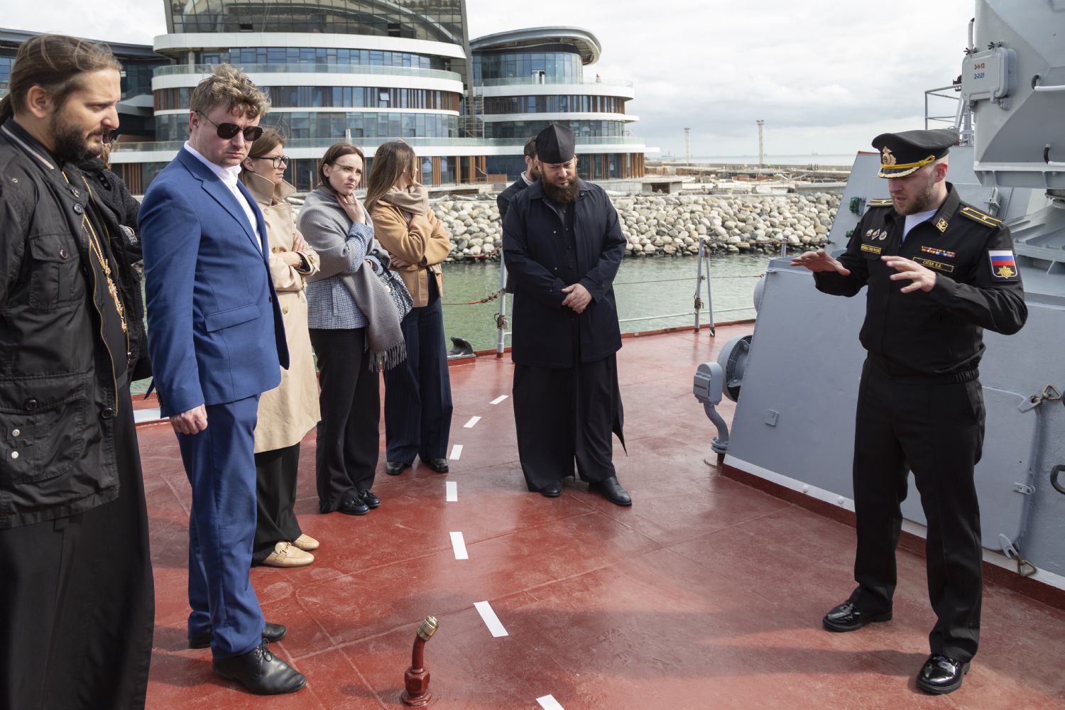 Группа священнослужителей Бакинской епархии посетила с экскурсией ракетный корабль «Татарстан»