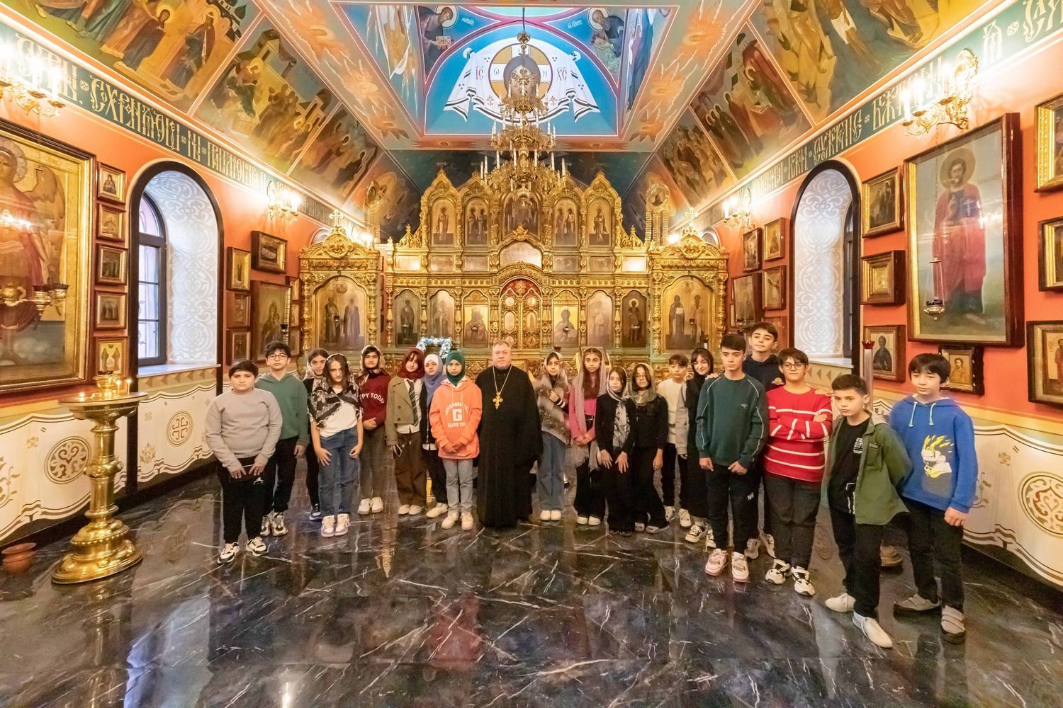 Учащиеся столичной школы посетили храм Архангела Михаила