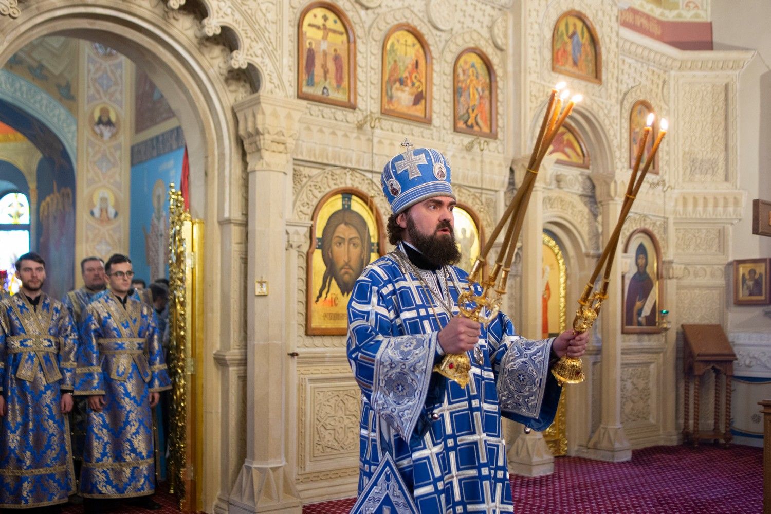 Архиепископ Феофилакт совершил Божественную литургию в бакинском кафедральном соборе