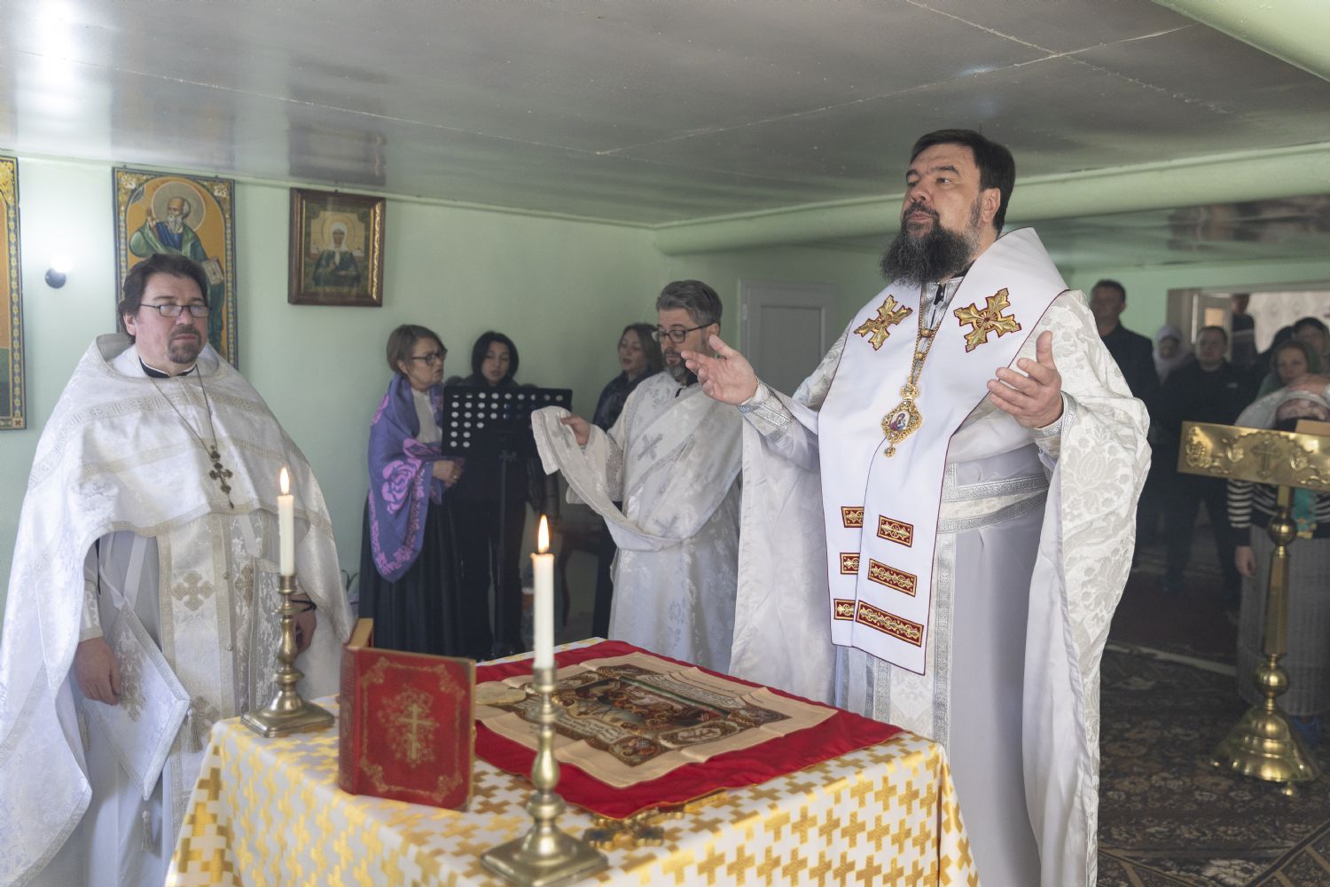 Епископ Алексий совершил Божественную литургию в ивановском приходе