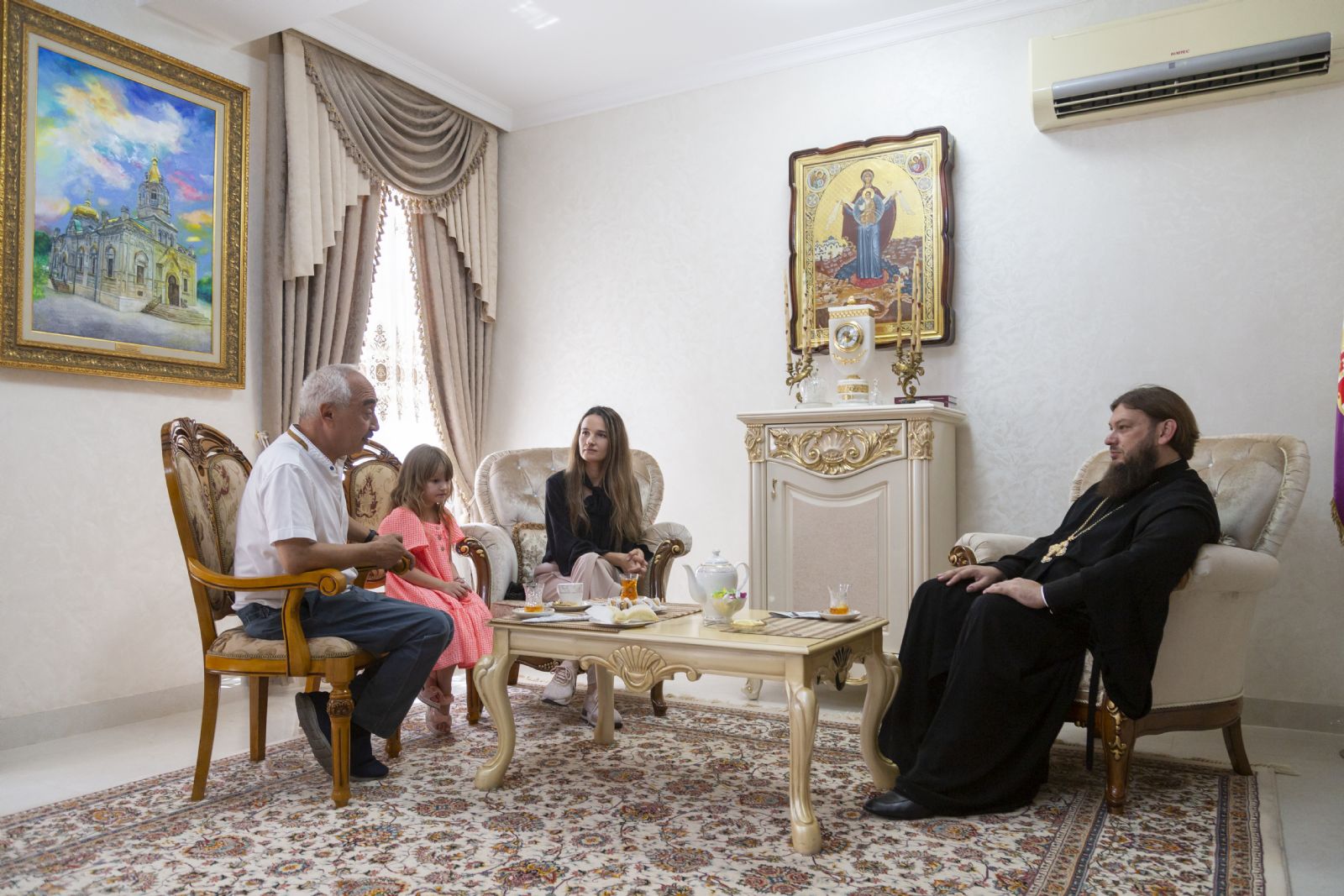 Состоялась встреча секретаря епархии с Чрезвычайным и Полномочным послом Республики Черногория в Азербайджане