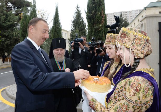 Президент Азербайджанской Республики г-н Ильхам Алиев посетил кафедральный собор Свв. Жен-Мироносиц г. Баку и принял участие в открытии православного религиозно-культурного центра Бакинской епархии.