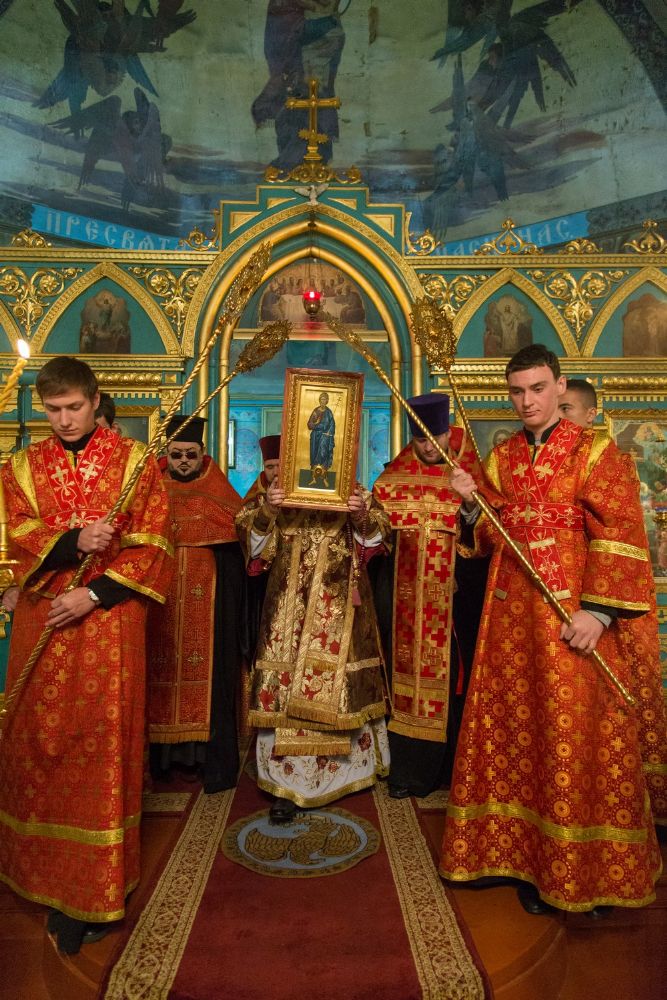 В день памяти св. ап. Андрея Первозванного Высокопреосвященный архиепископ Александр совершил Божественную литургию