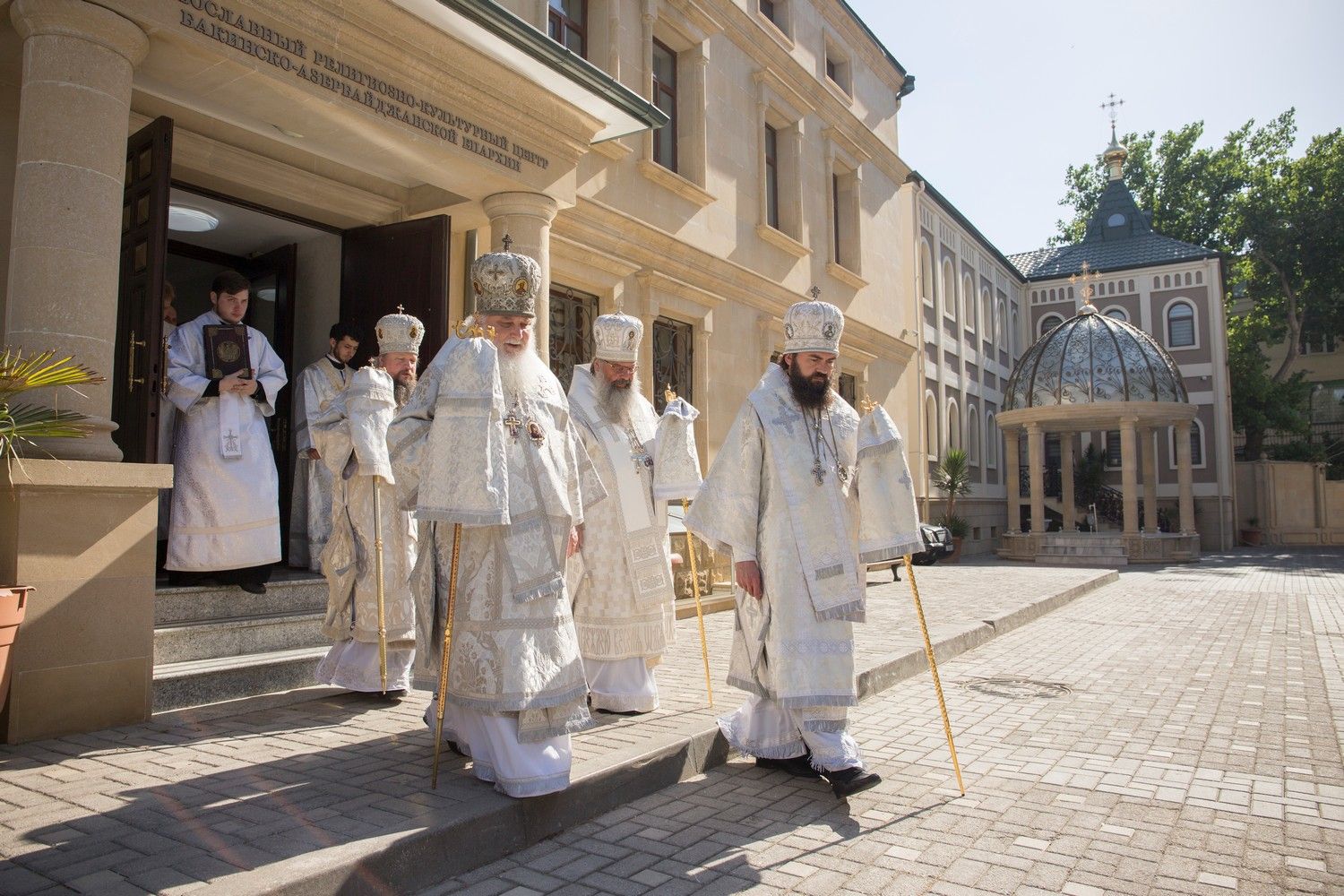 В кафедральном соборе г. Баку было совершено отпевание архиепископа Бакинского и Азербайджанского Александра.