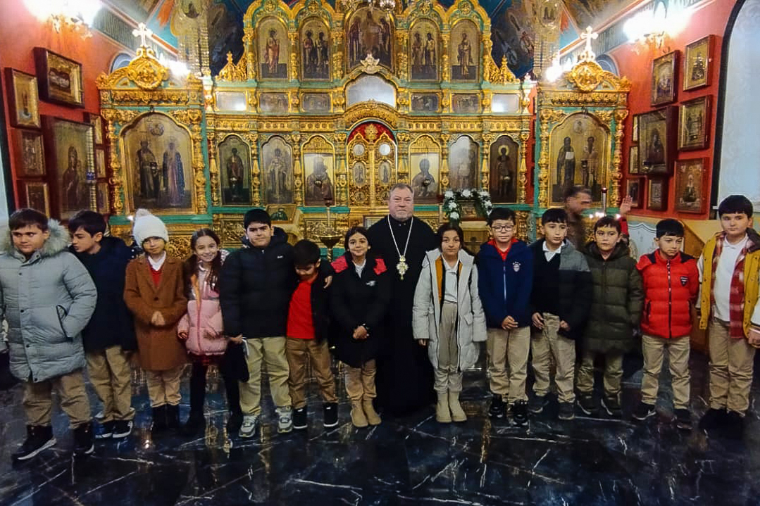 Очередная группа учащихся школы "Dünya" посетила храм святого Архангела Михаила г. Баку