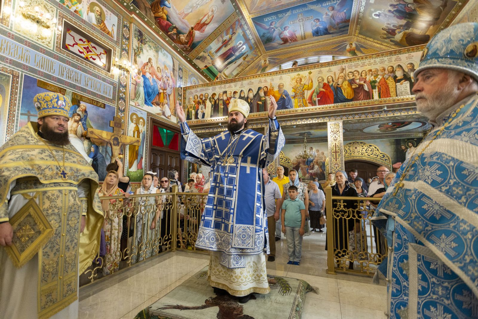 Торжества храмового праздника прошли в бакинском соборе Рождества Пресвятой Богородицы