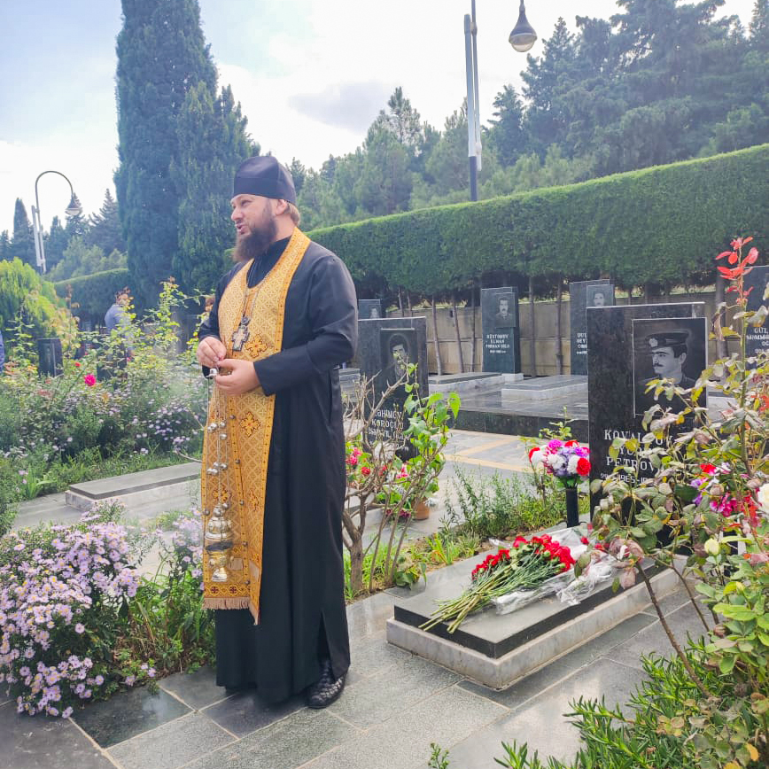 Секретарь Бакинской епархии совершил заупокойную литию на могиле национального героя Азербайджана Юрия Ковалева