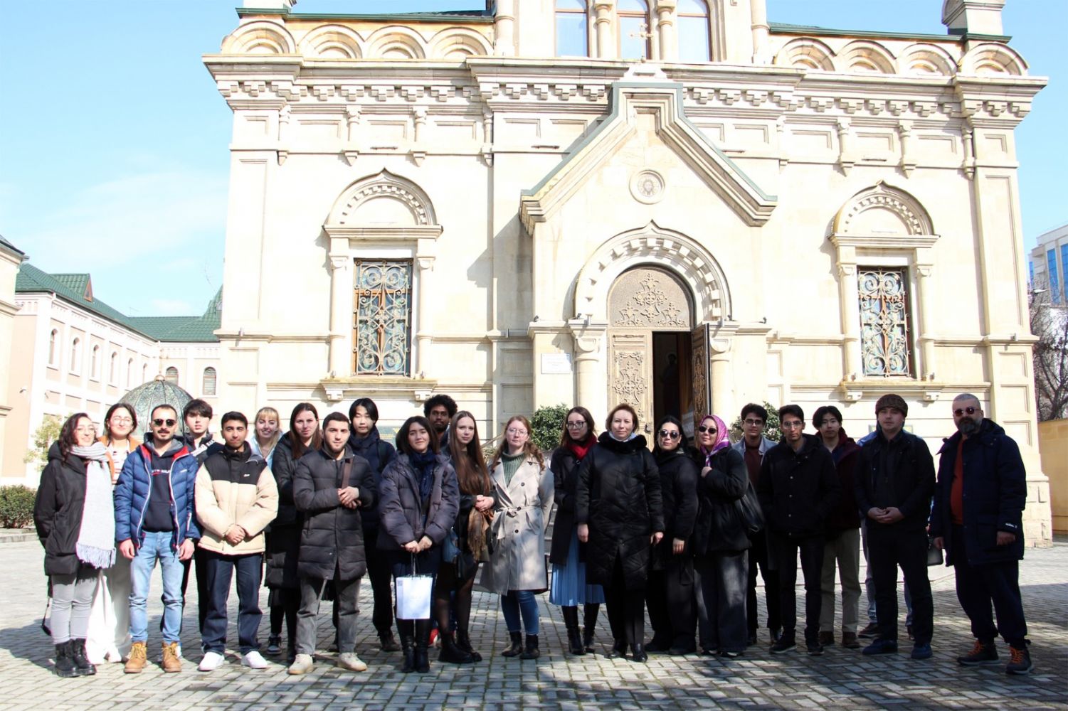 Студенты зимней школы мультикультурализма посетили бакинский кафедральный собор