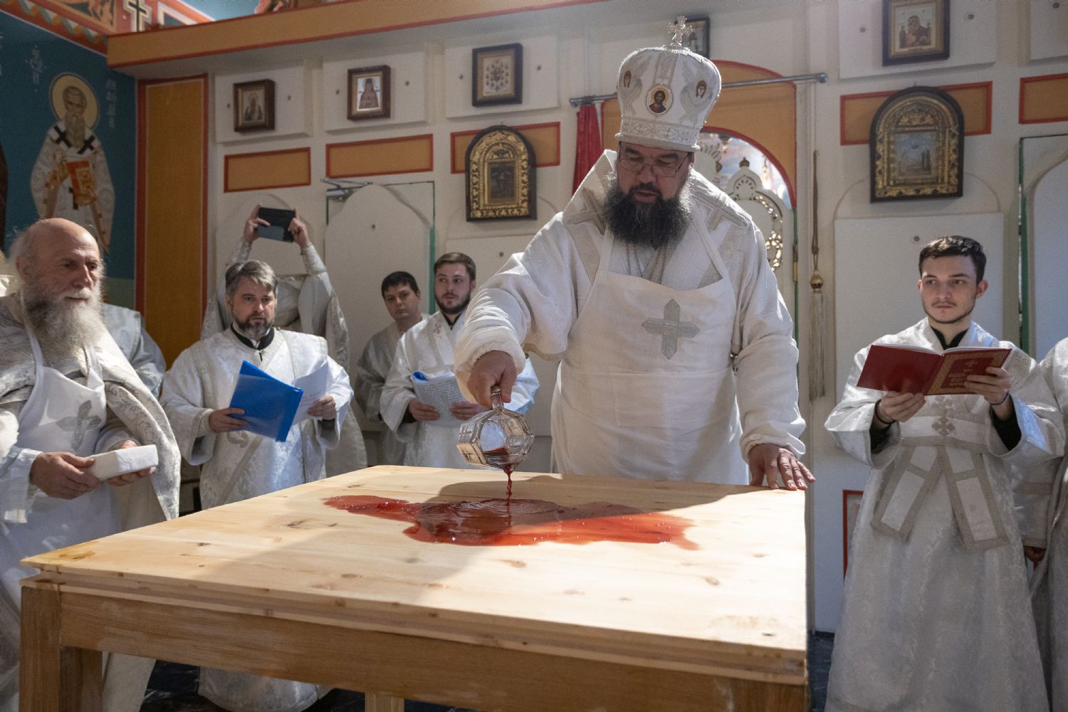 Епископ Алексий совершил Чин великого освящения храма Архангела Михаила г. Баку