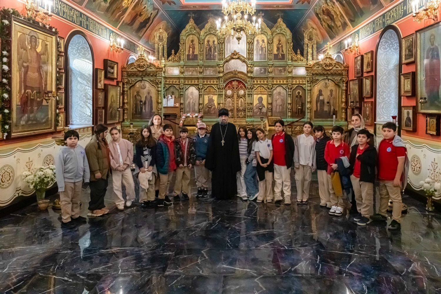 Школьники посетили храм Архангела Михаила