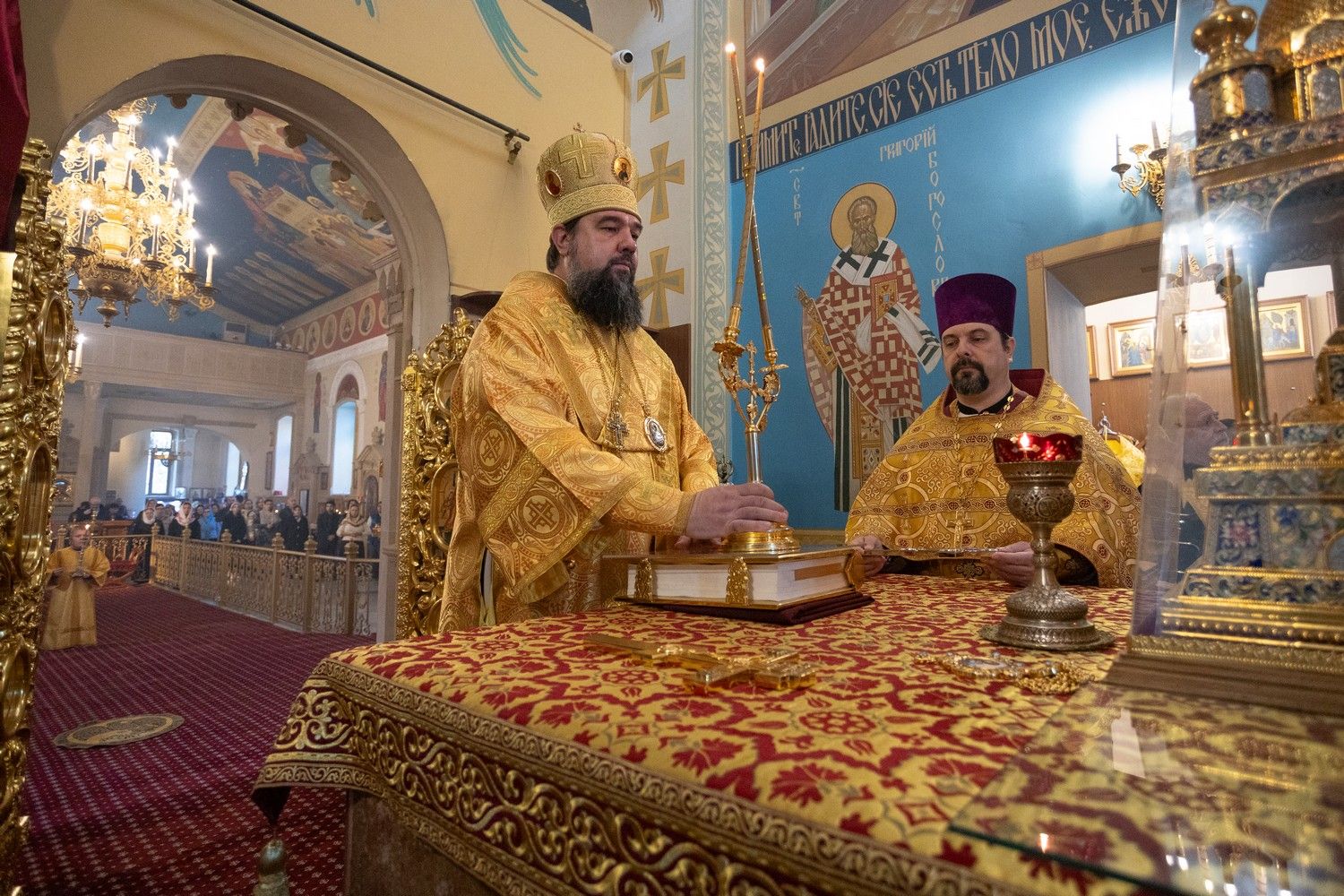 Епископ Алексий совершил Божественную литургию в кафедральном соборе
