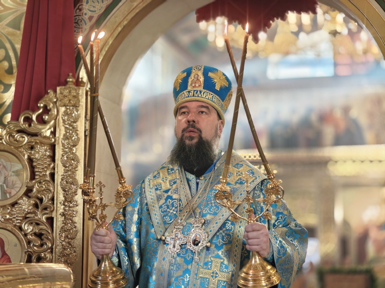 Епископ Алексий совершил всенощное бдение в соборе Рождества Пресвятой Богородицы