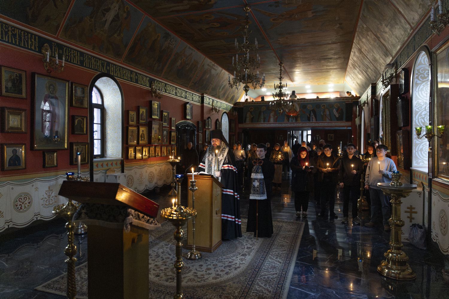 Архиерей совершил чтение покаянного канона в храме Архангела Михаила