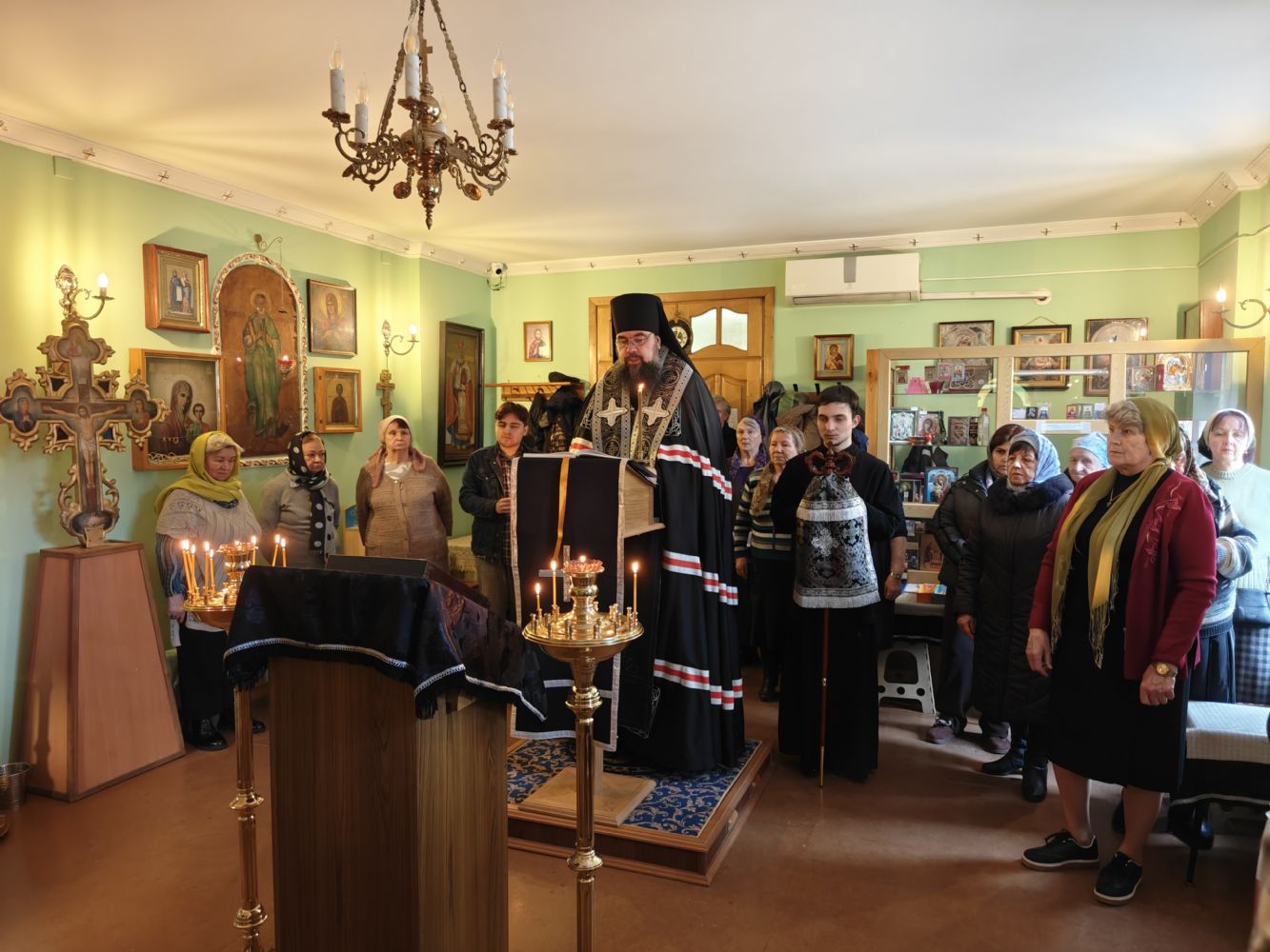 Епископ Алексий совершил богослужение в сумгаитском храме преподобного Серафима Саровского