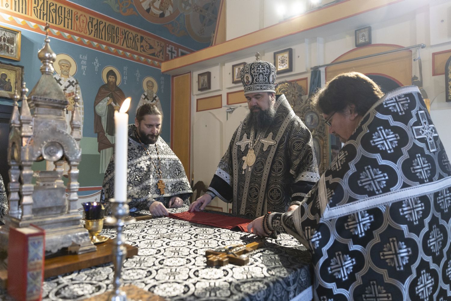 Епископ Алексий совершил Литургию Преждеосвященных Даров в храме Архангела Михаила