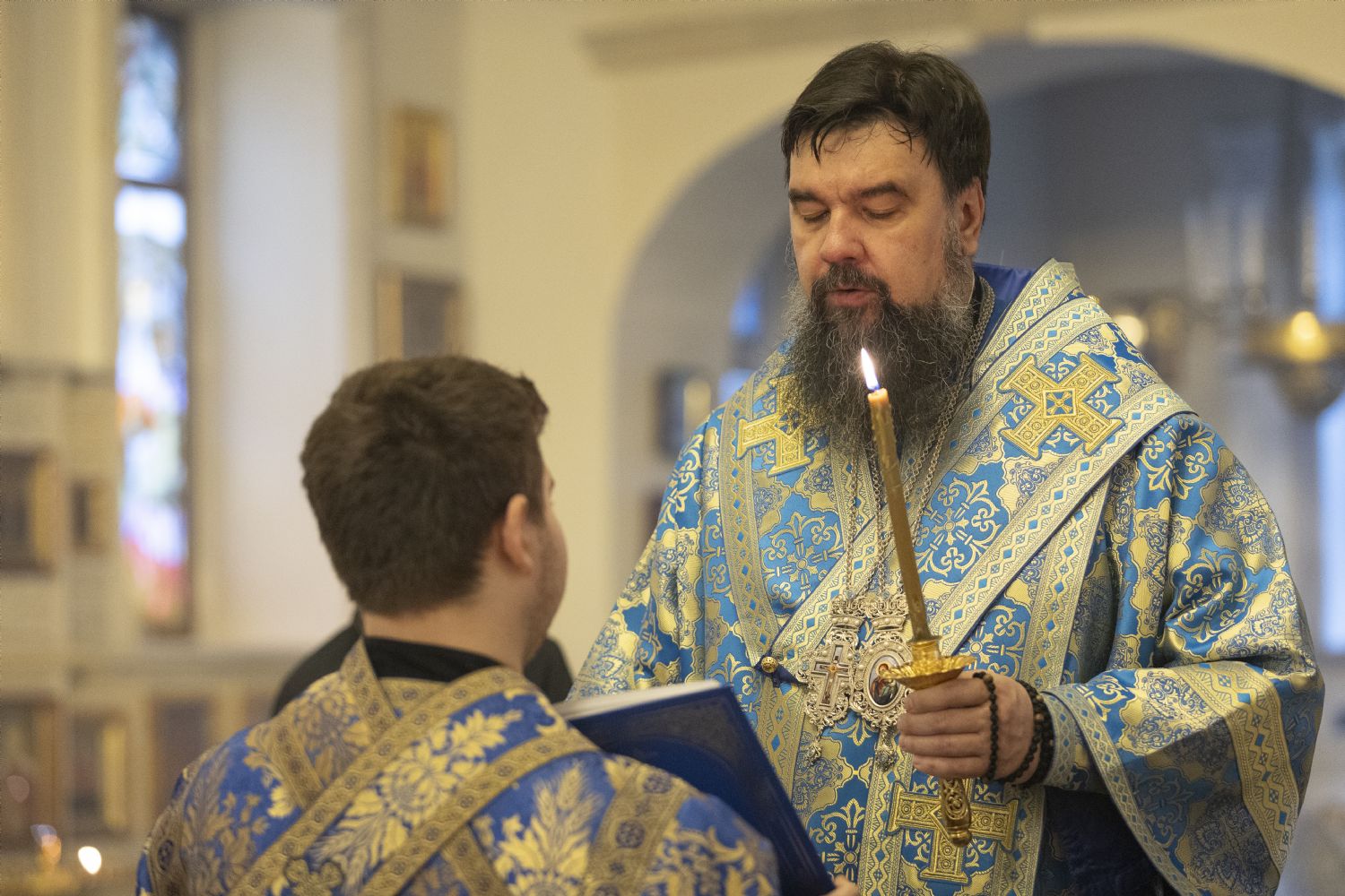 Епископ Алексий совершил утреню с чтением акафиста Божией Матери