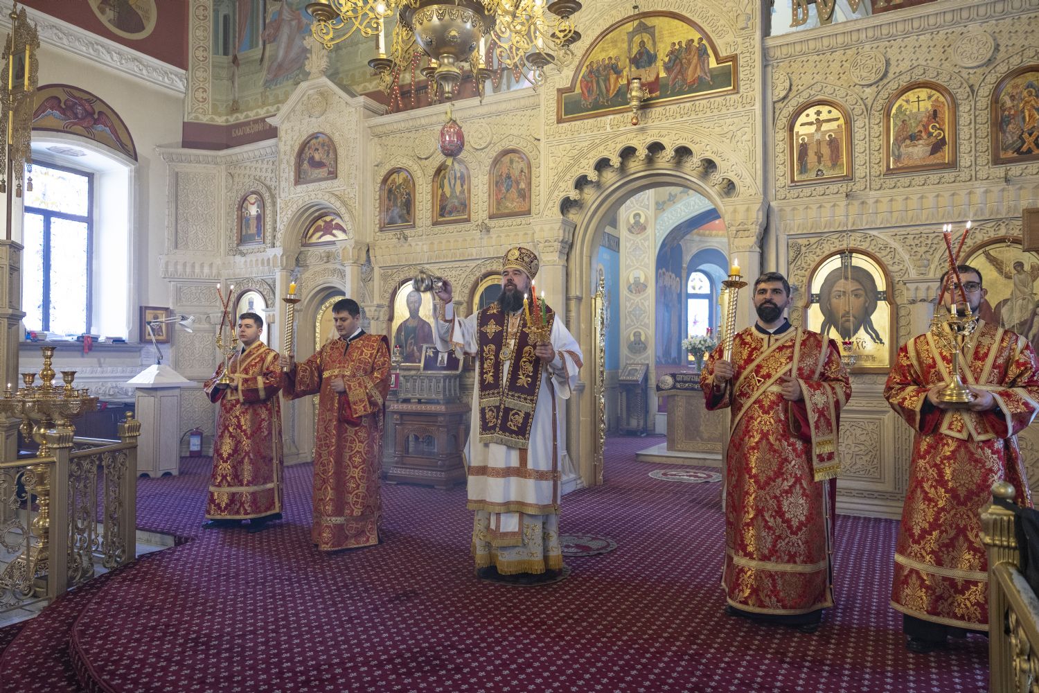 Епископ Алексий совершил Божественную литургию в кафедральном соборе