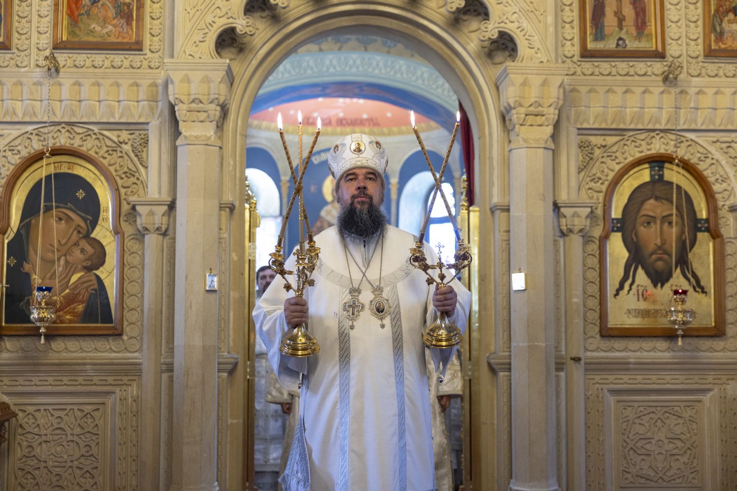 Епископ Алексий совершил Божественную литургию в кафедральном соборе